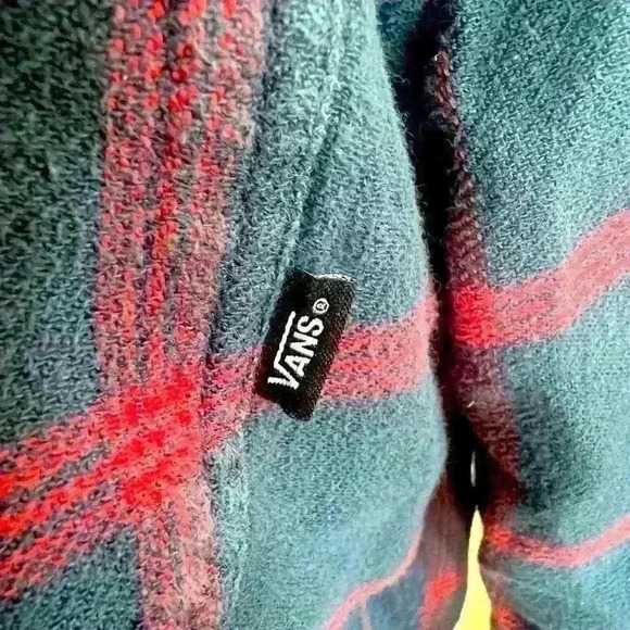 Vans men’s shirt. Long sleeve button down Large Tailored Fit. 100% cotton fabric - Picture 11 of 12